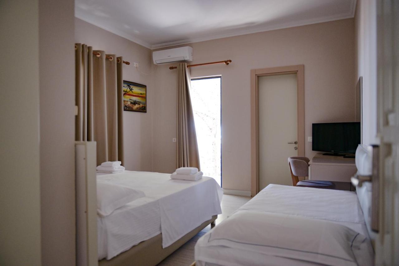 Hotel Andi Durrës Exteriör bild
