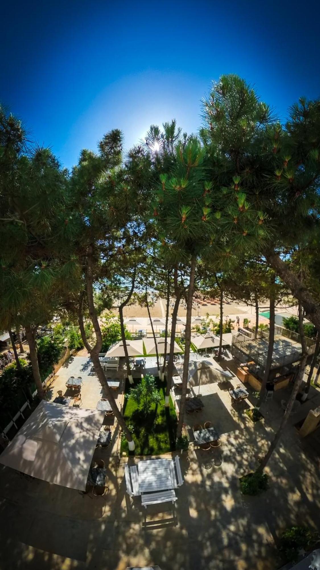 Hotel Andi Durrës Exteriör bild