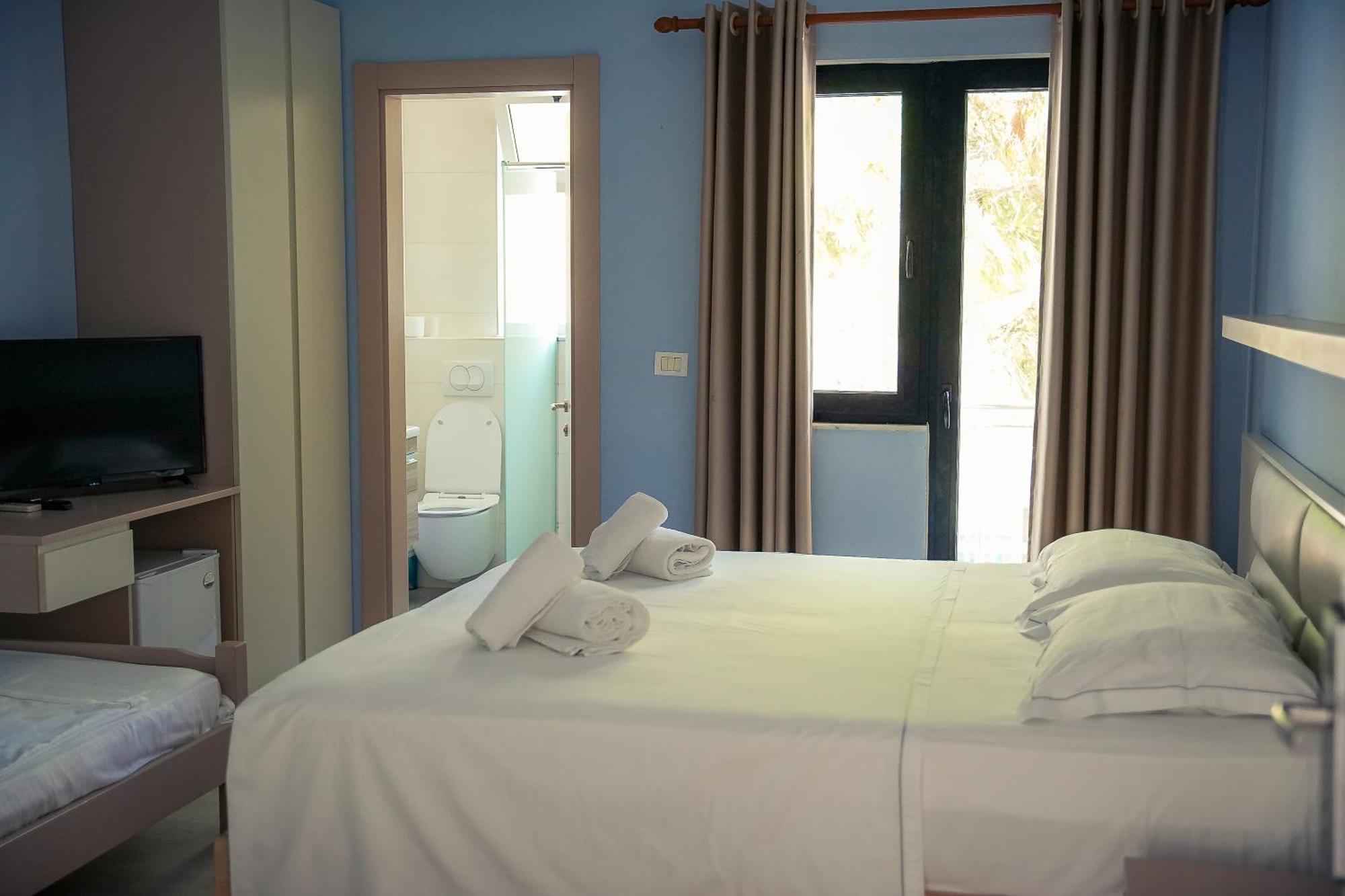 Hotel Andi Durrës Exteriör bild