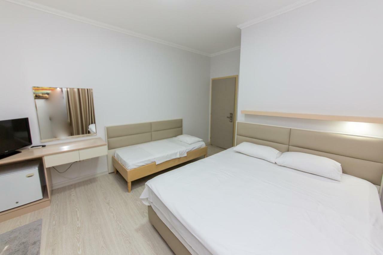 Hotel Andi Durrës Exteriör bild